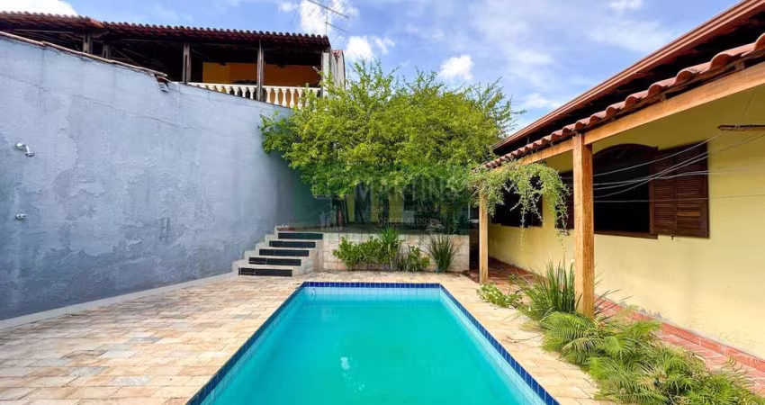 FORMIDÁVEL! CASA REFORMADA DE 3 QUARTOS! BAIRRO EUROPA-BH