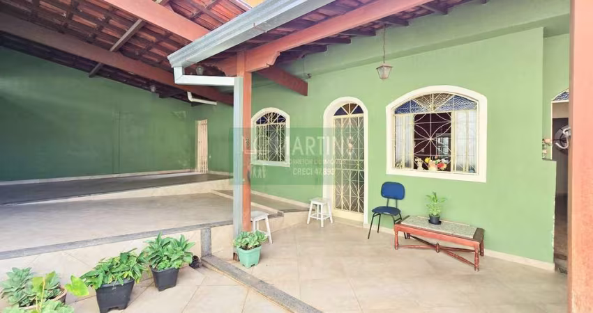 Casa com 5 quartos, lote 437 metros.