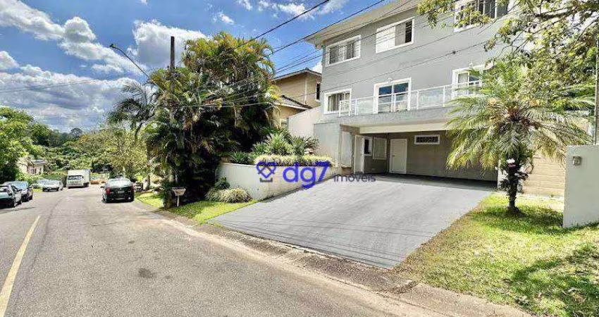 Casa em condomínio no Golf Village Granja Viana 4 dormitórios e 2 suítes e 6 vagas