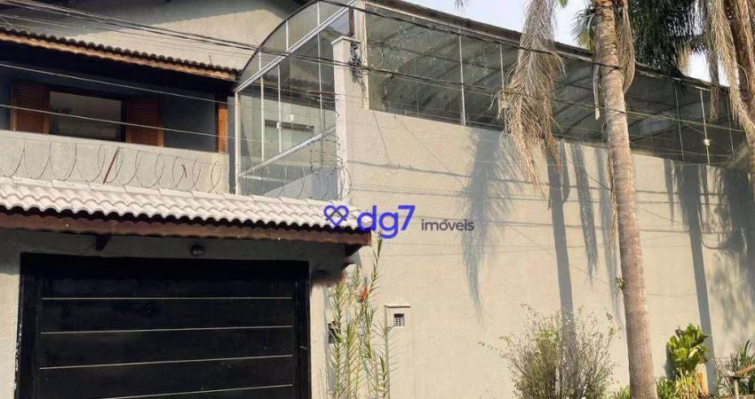 Casa com piscina no Condomínio Gramado - Granja Viana.