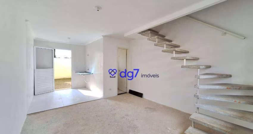 Casa em condomínio fechado.