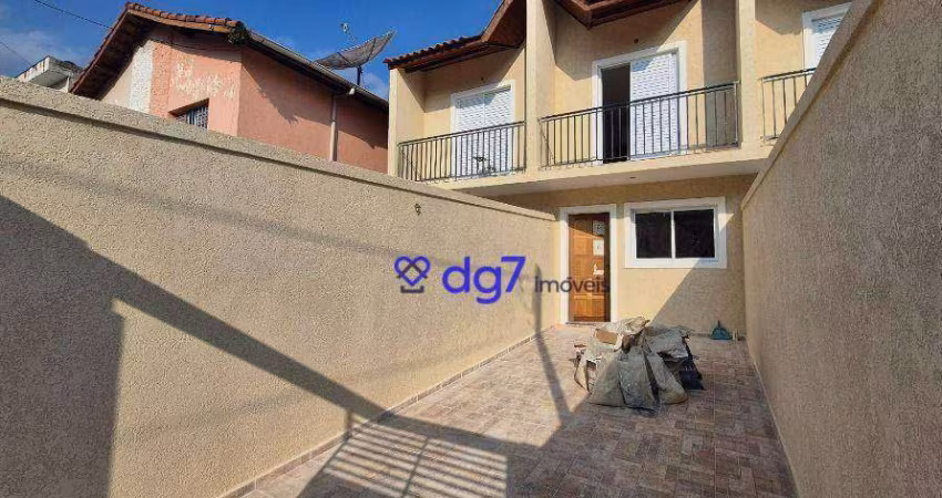 Casas novas com 2 suítes, quintal amplo, 2 vagas, ótima localização