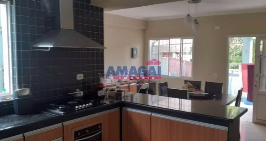 Casa com 3 quartos à venda no Jardim Esper, Jacareí 