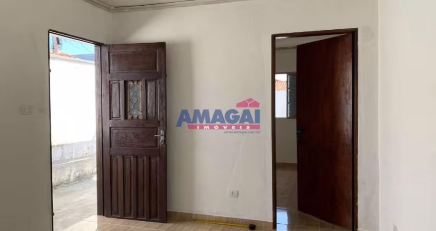 Casa com 1 quarto para alugar no Jardim Santa Maria, Jacareí 