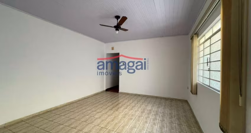Casa com 2 quartos para alugar no Centro, Jacareí 