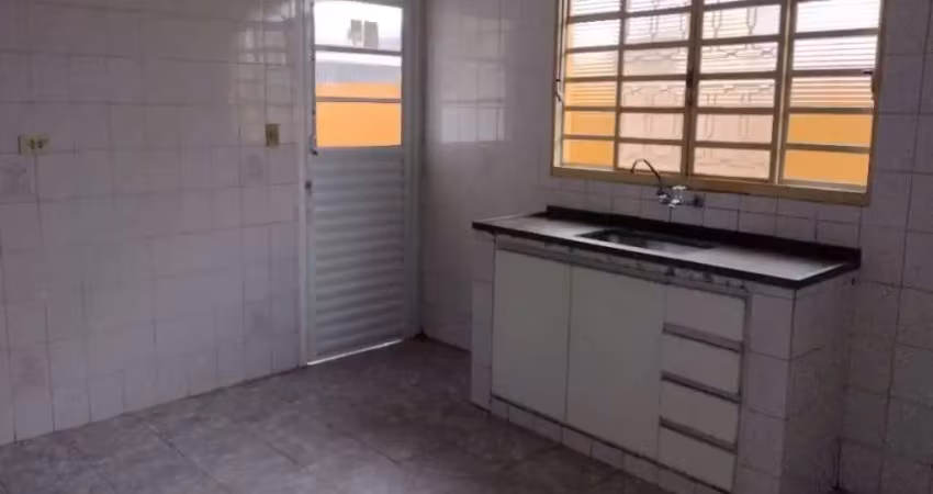 Casa com 2 quartos para alugar no Santa Cruz dos Lázaros, Jacareí 