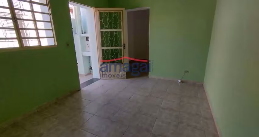 Casa com 2 quartos para alugar no Centro, Jacareí 