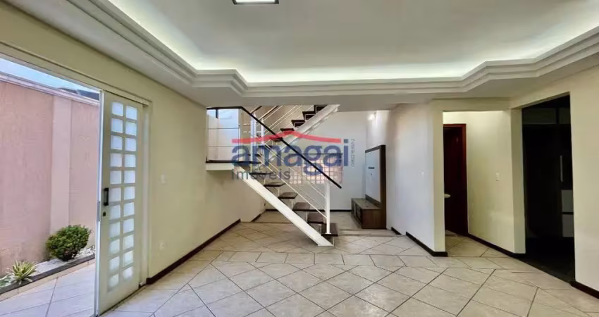 Casa com 3 quartos para alugar no Loteamento Villa Branca, Jacareí 