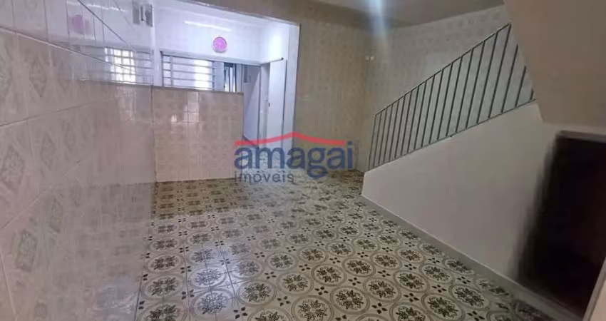 Casa com 2 quartos para alugar no Centro, Jacareí 