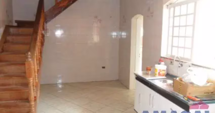 Casa com 4 quartos para alugar no Centro, Jacareí 