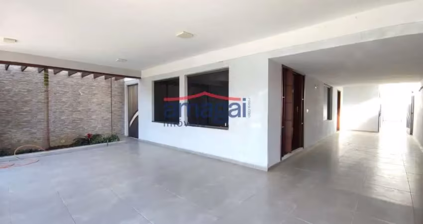 Casa com 3 quartos para alugar no Jardim Siesta, Jacareí 