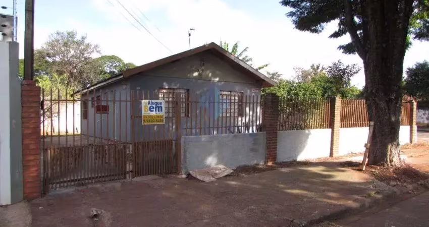 Casa com 3 quartos para alugar na Rua Vitório Sambatti, 580, Conjunto Habitacional Karina, Maringá