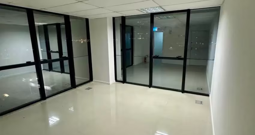 Sala comercial em excelente localização no bairro estreito