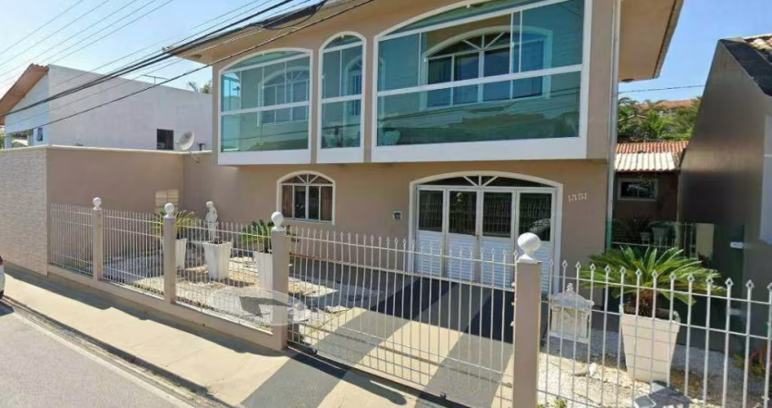 Casa com 3 dormitórios à venda, 220 m² por R$ 950.000,00 - Ipiranga - São José/SC