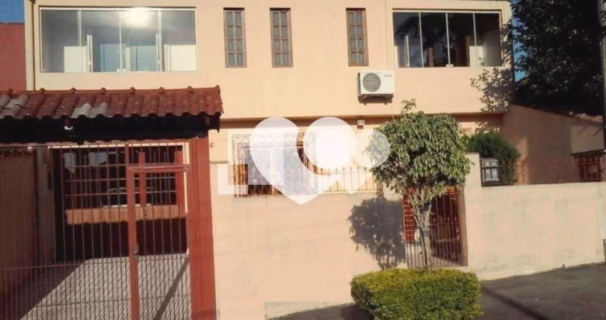 Casa com 4 quartos à venda em Cavalhada - RS