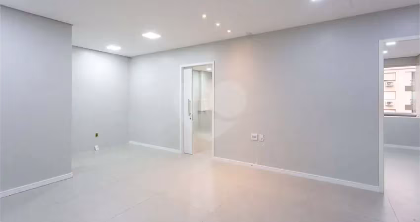 Sala comercial à venda na Avenida Teixeira Mendes, Três Figueiras, Porto Alegre