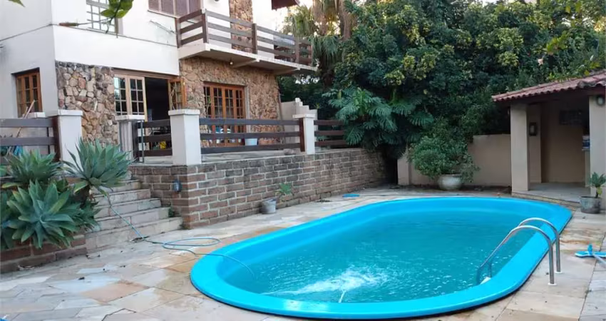 Condomínio com 4 quartos à venda ou para locação em Cavalhada - RS