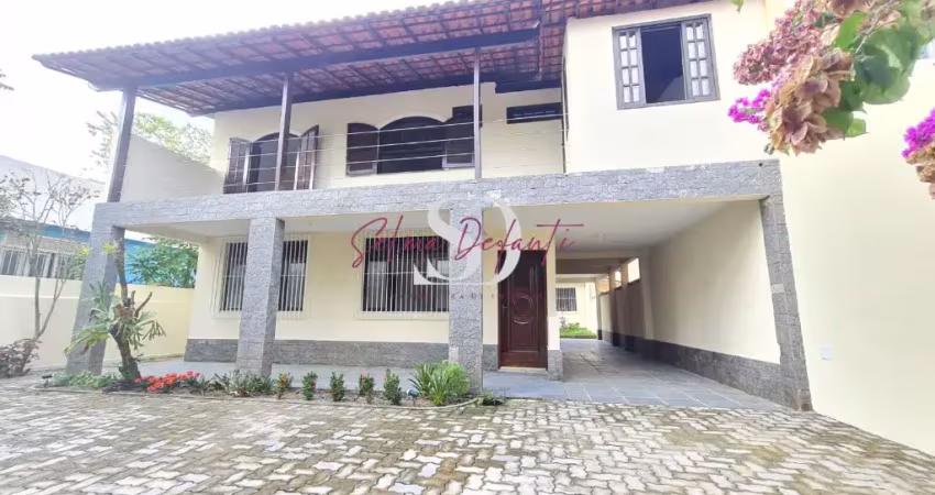 No bairro maravista casa duplex à venda com 5 quartos (3 suítes) 2 copas/cozinhas, quintal e 5 vagas de garagem