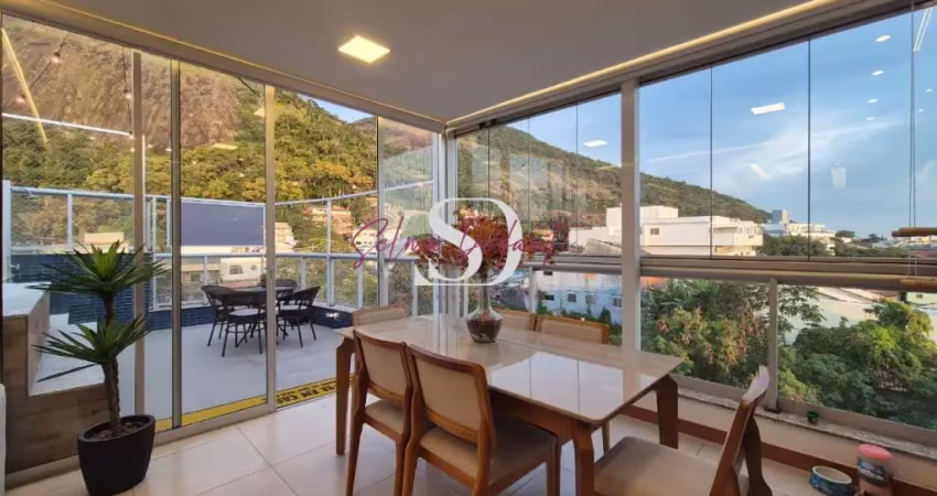 Cobertura linear à venda, mobiliada com 158m², 3 quartos sendo 1 suíte, varanda gourmet, piscina e 2 vagas.