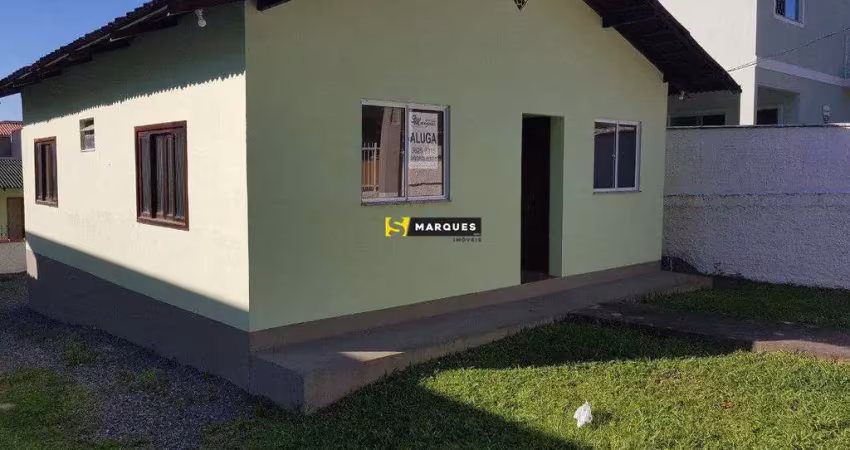 Casa com 2 quartos para alugar na Rua Pitaguaras, Morro do Meio, Joinville