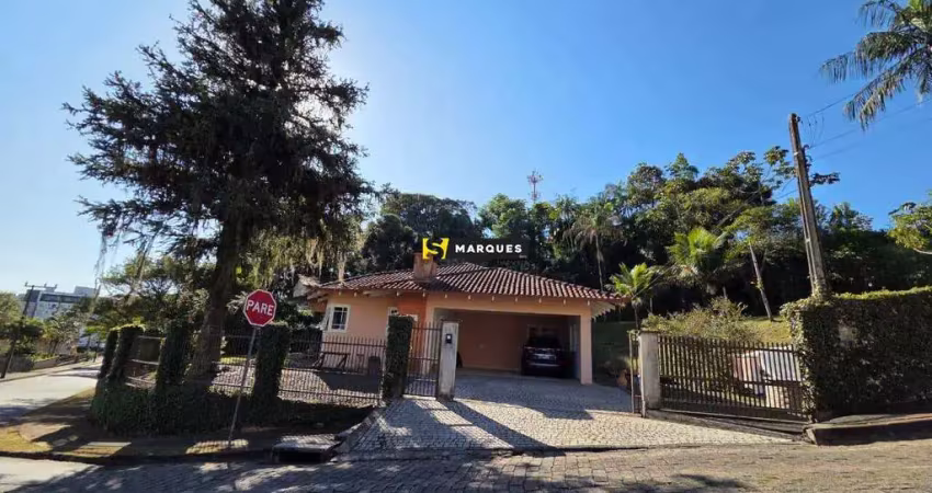Casa de esquina no anita garibaldi com 3 quartos e amplo terreno
