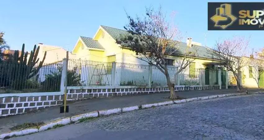 Casa de Esquina em Avenida para venda em Pelotas-RS