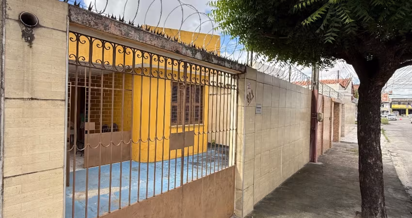 CASA COM 03 QUARTOS A VENDA NA SERRINHA