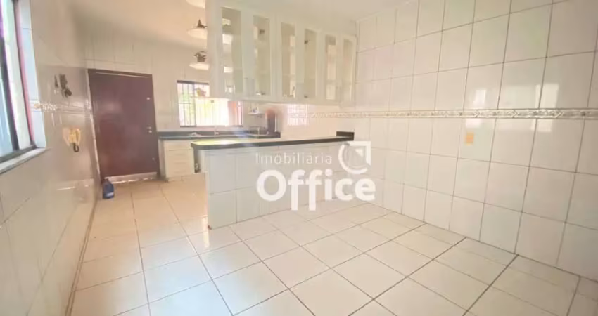 Casa com 3 Quartos à venda, 280 m² por R$ 650.000 - Jardim Europa - Anápolis/GO