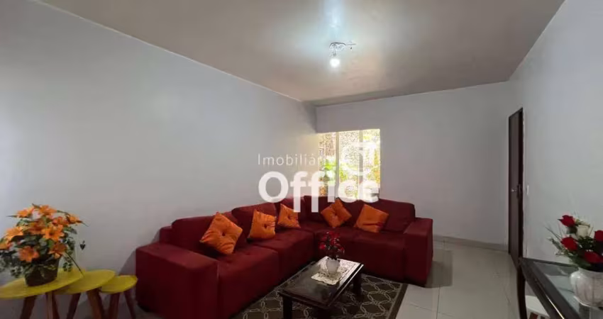 Casa com 4 dormitórios para alugar, 300 m² por R$ 4.000,00/mês - Jardim Santana - Anápolis/GO
