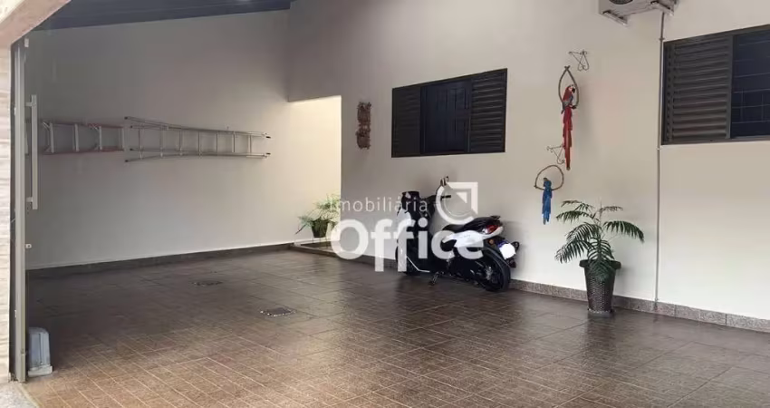 Casa com 3 quartos à venda, 270 m² por R$ 749.000 - Jibran El Hadj - Anápolis/GO