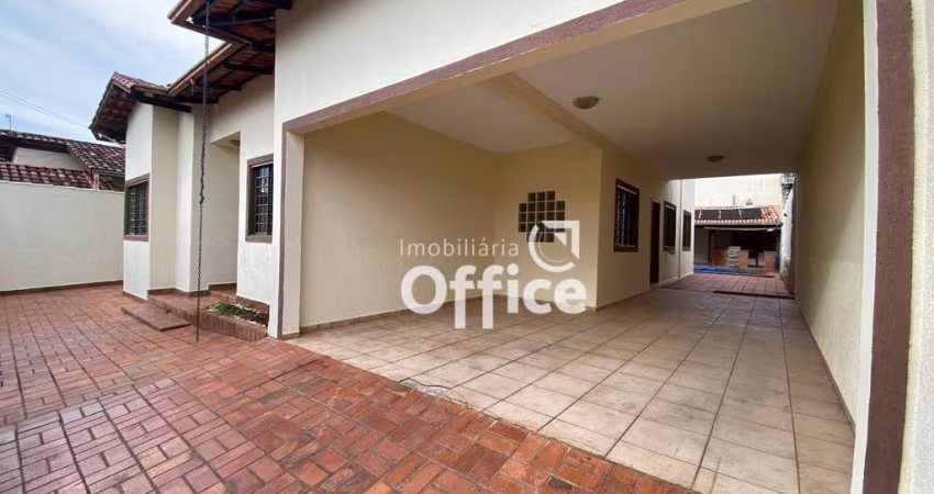 Casa no bairro Jardim Europa com 3 dormitórios à venda, 307 m² por apenas R$ 750.000 .
