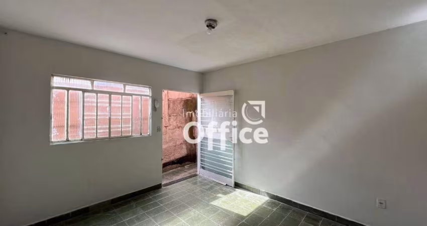 Kitnet com 3 dormitórios para alugar, 60 m² por R$ 850,00/mês - Parque Michel - Anápolis/GO