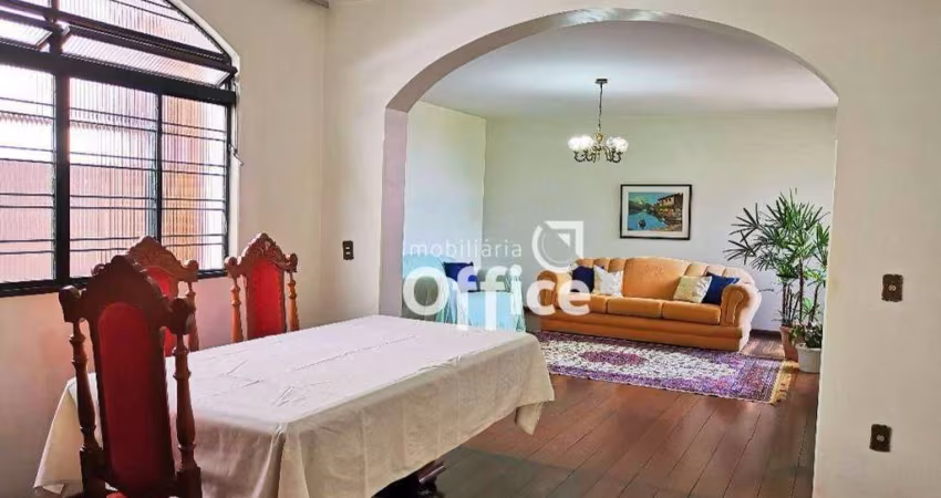Casa com 4 quartos  à venda, 280 m² por R$ 1.200.000 - Vila Góis - Anápolis/GO