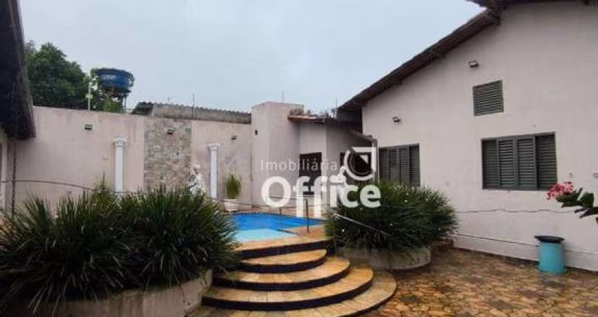 Casa com 4 quartos à venda, 250 m² por R$ 700.000 - Vila Miguel Jorge - Anápolis/GO