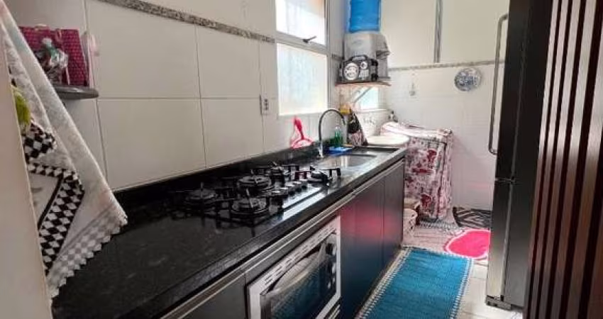 Apartamento com 2 quartos, sala, cozinha com moveis planejados, banheiro com blindex à venda, 49 m² por R$ 200.000 - Vila Fabril - Anápolis/GO