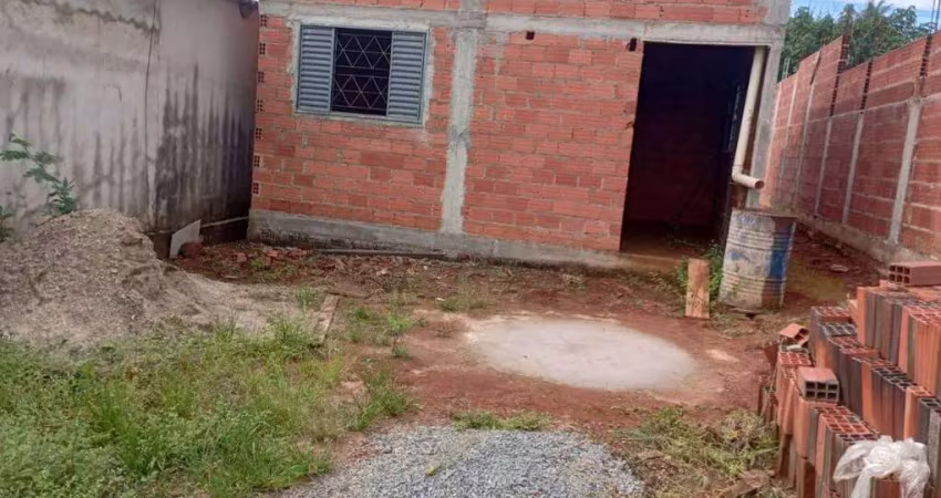 Terreno à venda já com casa em construção de 48,50 m²,  área total de 210 m² por apenas 135mil - privê lírios dos campos