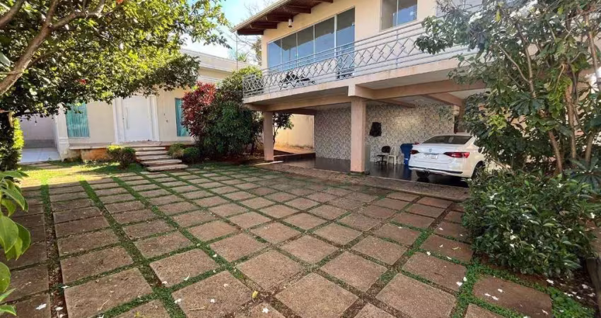 Excelente casa com ponto comercial na frente de 120m2 á venda