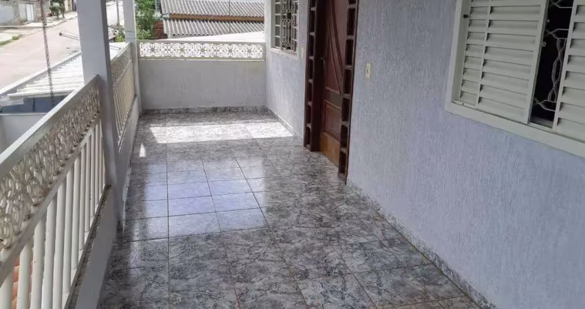 Sobrado bem organizado c/ 3 dormitórios no bairro de louders à venda, 224 m² de área const. por r$ 450.000