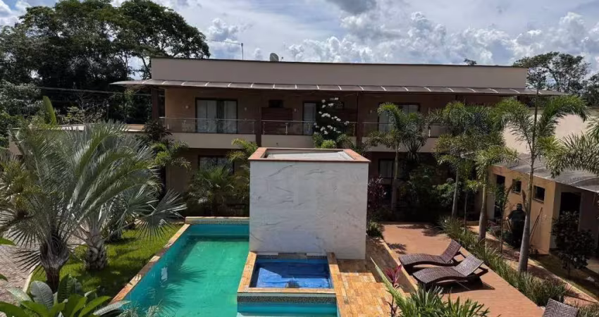 Chácara de alto padrão medindo 24.200m² e 877m² de área const., c/ 8 dormitórios, à venda, por r$ 2.100.000 - às margens do rio urú - itaberaí/go