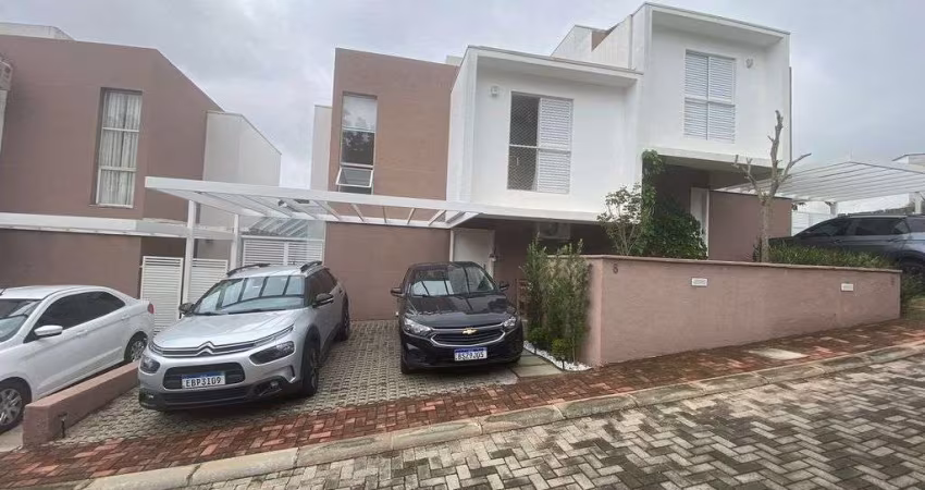 Linda casa em Village com piscina no Jardim Paulista