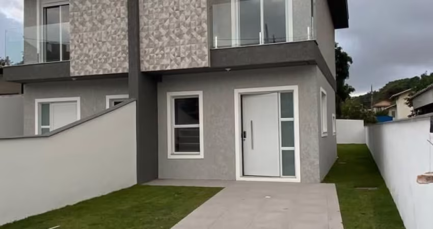 LINDO SOBRADO COM PÁTIO ENORME NO INGLESES SUL NORTE DA ILHA DE FLORIANÓPOLIS. NÃO FINANCIA