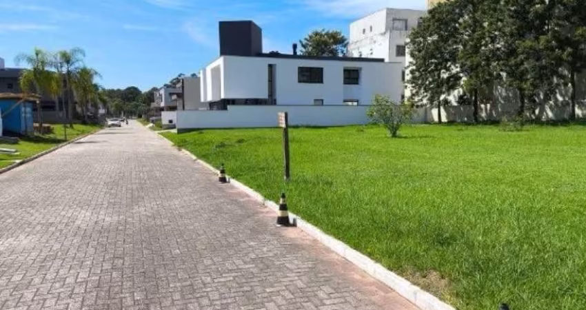 TERRENO EM CONDOMINIO DE ALTO PADRÃO COM QUADRA DE TENIS, PISCINA E ESCRITURA PÚBLICA