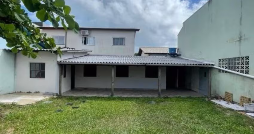 Casa de 2 dormitórios com terreno grande na praia dos ingleses florianópolis