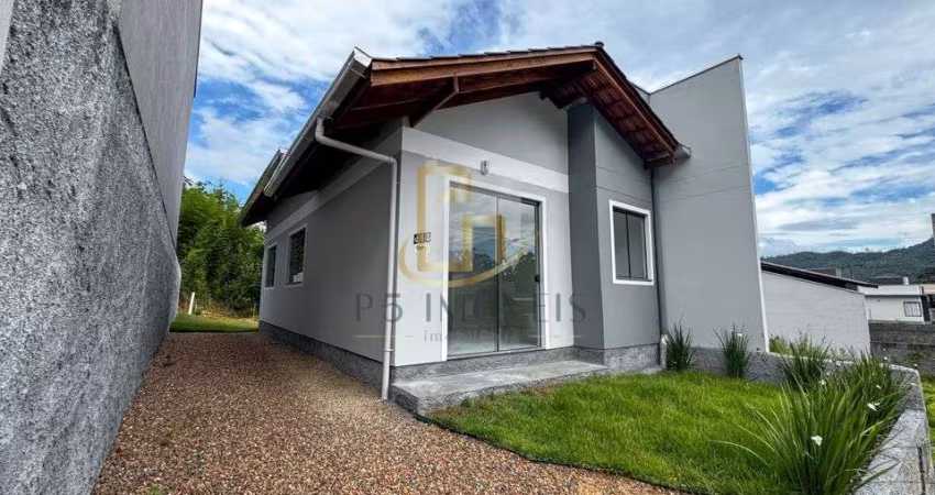 Bela casa de 2 dormitórios no bairro Warnow na cidade de Indaial/SC