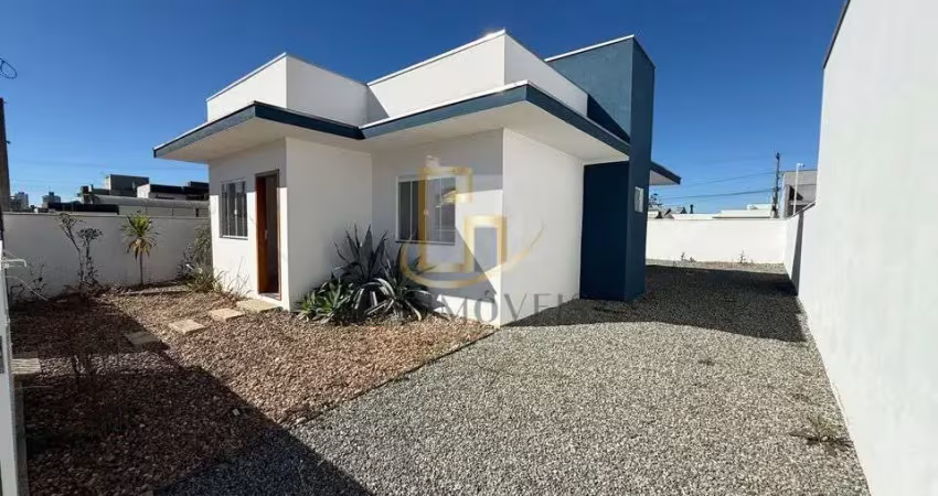 Casa sozinha no terreno, com amplo espaco de terreno nos fundos no bairro itacolomi em balneario picarras.