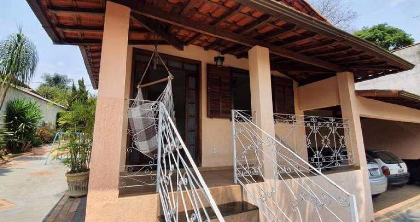 Casa para venda possui 700 metros quadrados com 3 quartos em Trevo - Belo Horizonte - MG