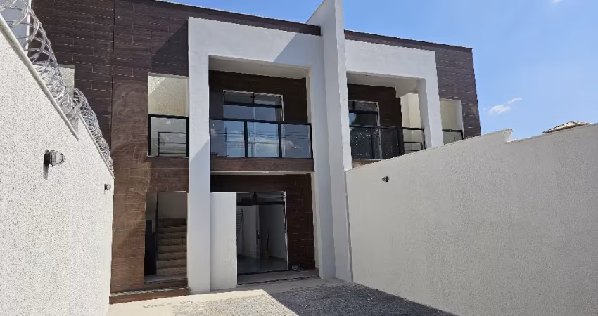 Mega oportunidade Casa Geminada com entrada independente.