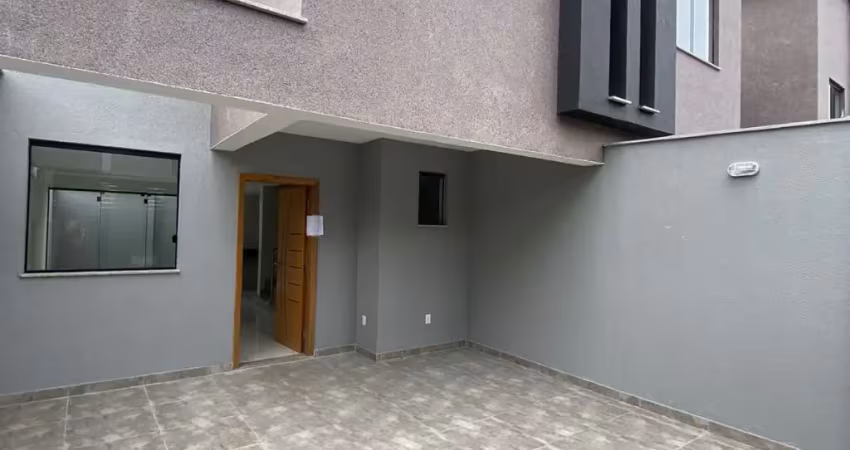 Casa geminada com entrada independente no santa mônica