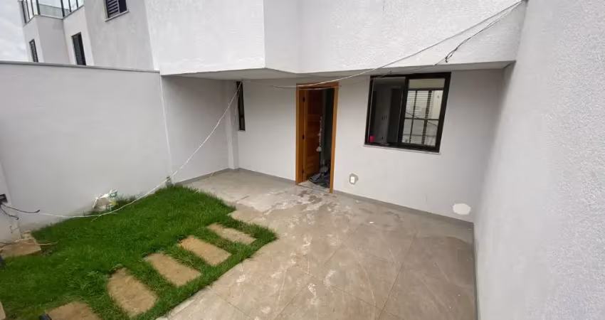 Mega oportunidade de casa geminada triplex no bairro planalto