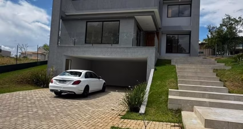 MARAVILHOSA MANSÃO ALTO PADRÃO ESTILO MODERNO EM CONDOMÍNIO FECHADO DE LAGOA SANTA.